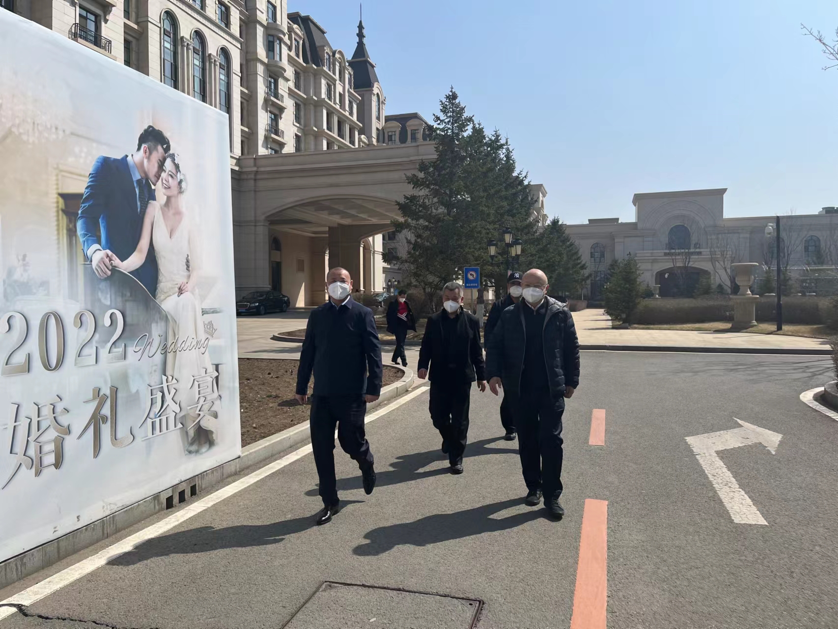 12.統(tǒng)戰(zhàn)部領(lǐng)導(dǎo)到酒店公司視察外省醫(yī)療團隊駐點服務(wù)工作.jpg 12.統(tǒng)戰(zhàn)部領(lǐng)導(dǎo)到酒店公司視察外省醫(yī)療團隊駐點服務(wù)工作.jpg