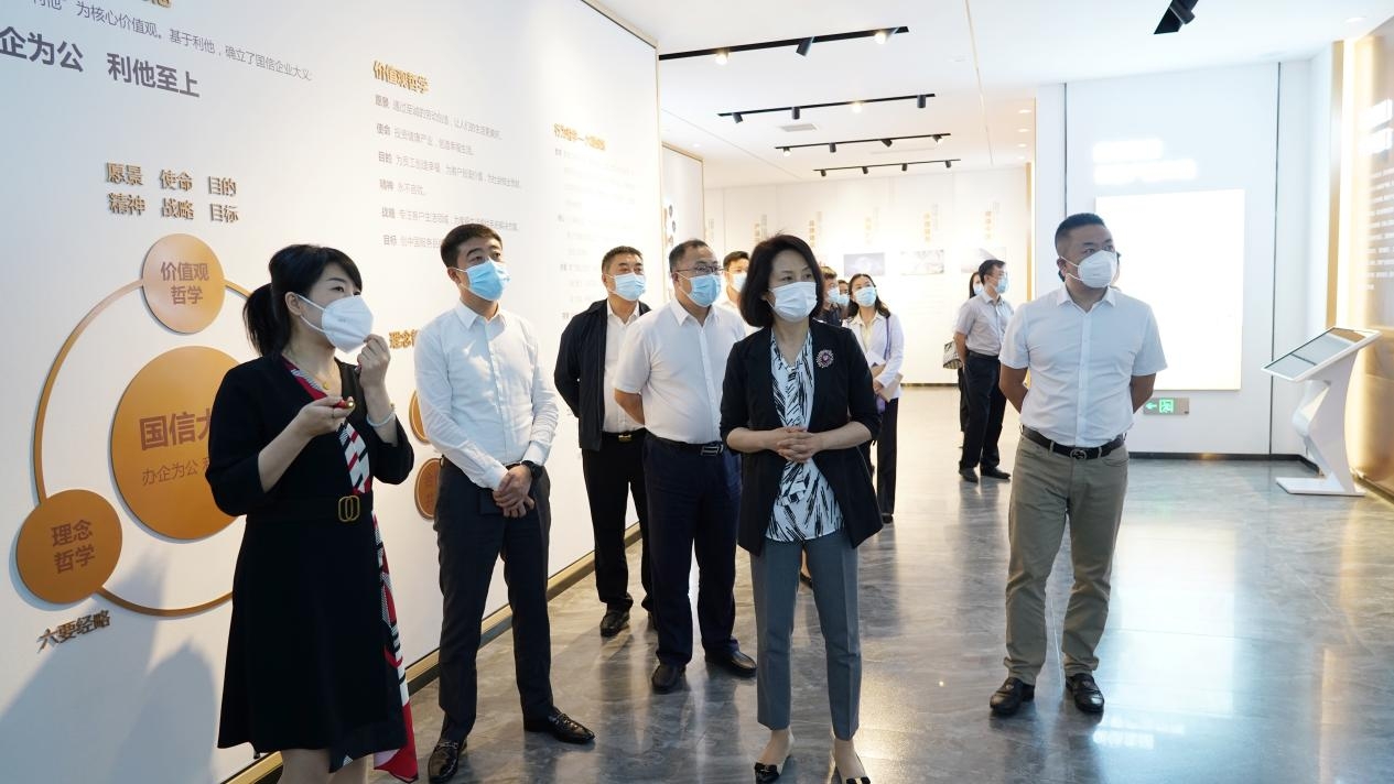 8. 副市長李煒姝一行到南山書院調(diào)研考察.jpg 8. 副市長李煒姝一行到南山書院調(diào)研考察.jpg