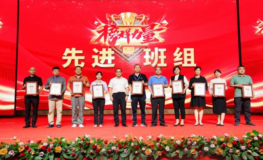 36.酒店公司溫泉浴區(qū)榮獲“榜樣力量”集體獎_副本.jpg 36.酒店公司溫泉浴區(qū)榮獲“榜樣力量”集體獎_副本.jpg