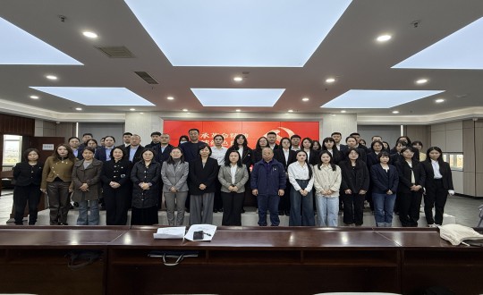 2024年10月18日，集團(tuán)黨委聯(lián)合長發(fā)擔(dān)保黨支部參加了由朝陽區(qū)黨群服務(wù)中心開展的“傳承革命精神 賡續(xù)紅色血脈”公益黨課_副本.jpg